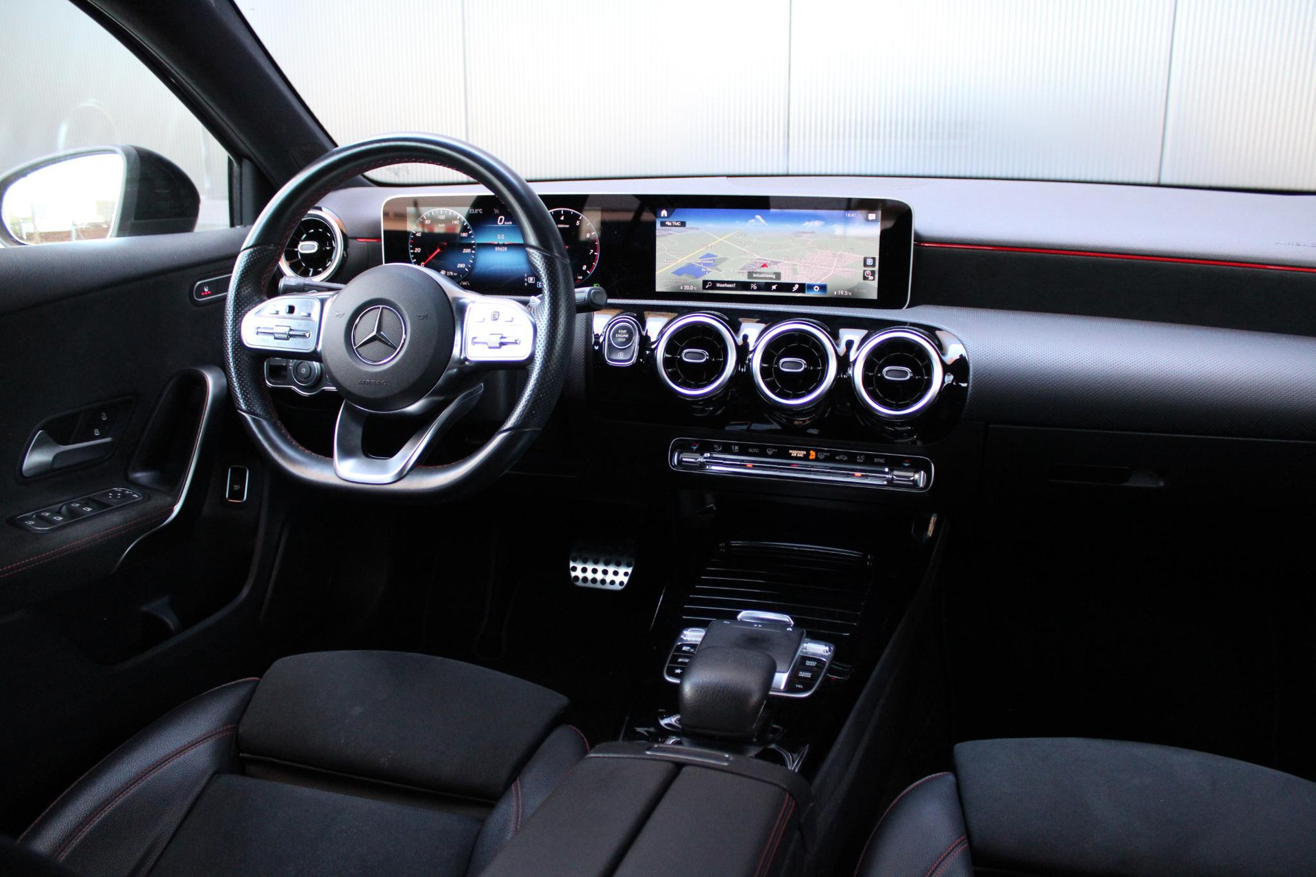 40999505-2.jpg