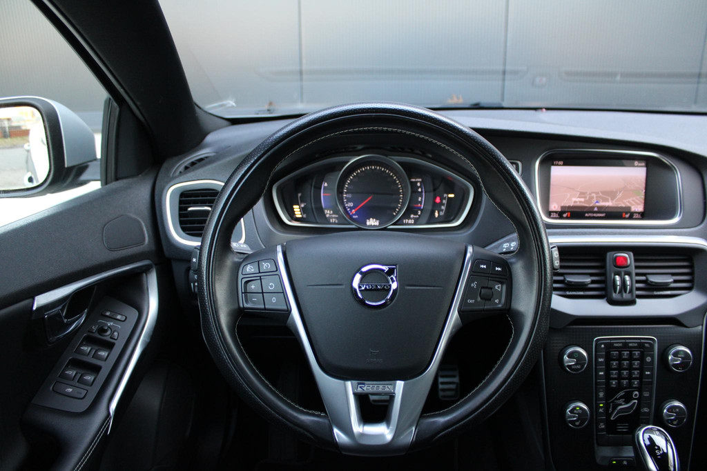 51766706-4.jpg